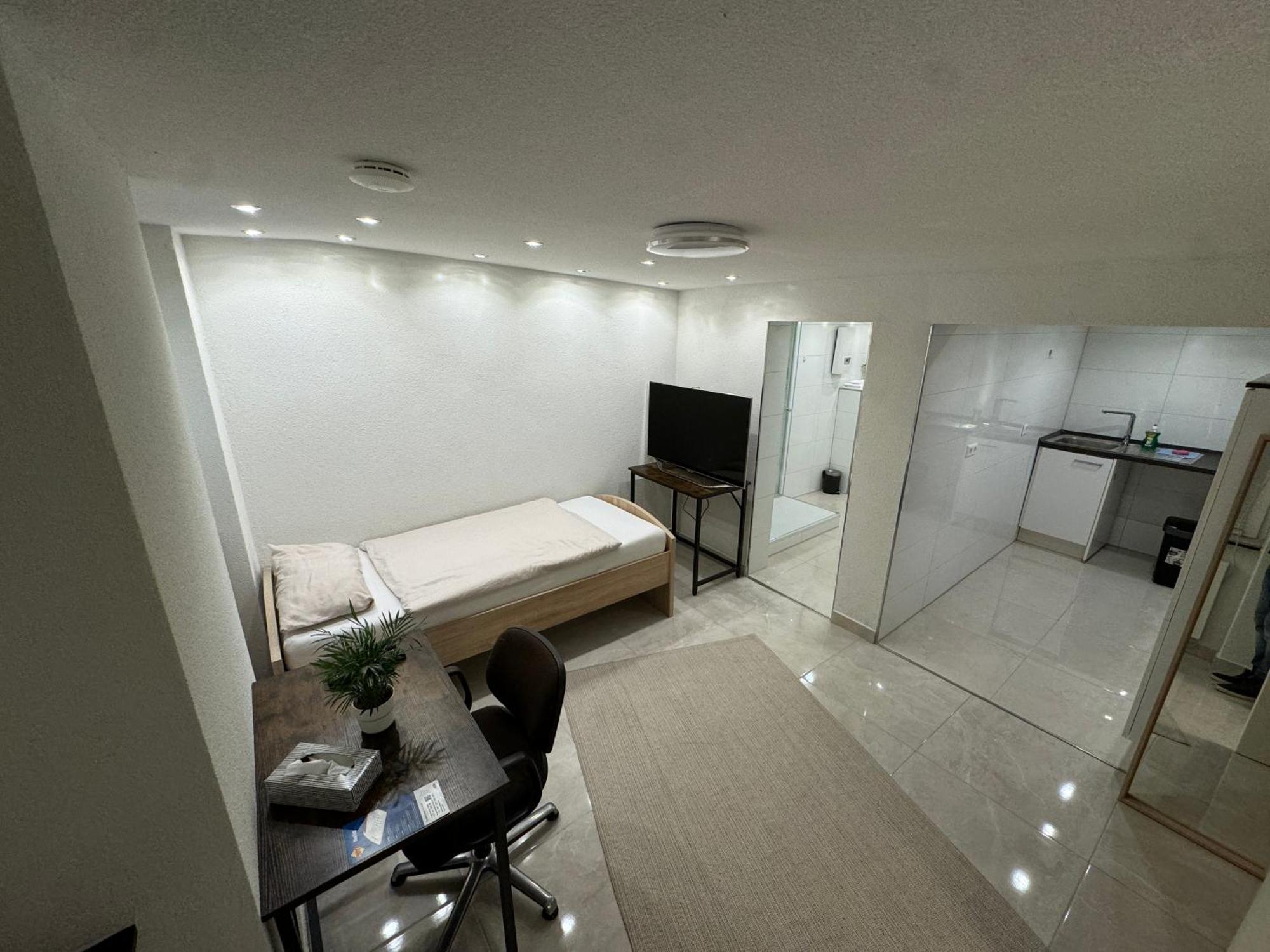 City Apartment Stadtwohnung Mit Kueche Und Netflix Nahe Bahnhof Sinsheim Exteriör bild